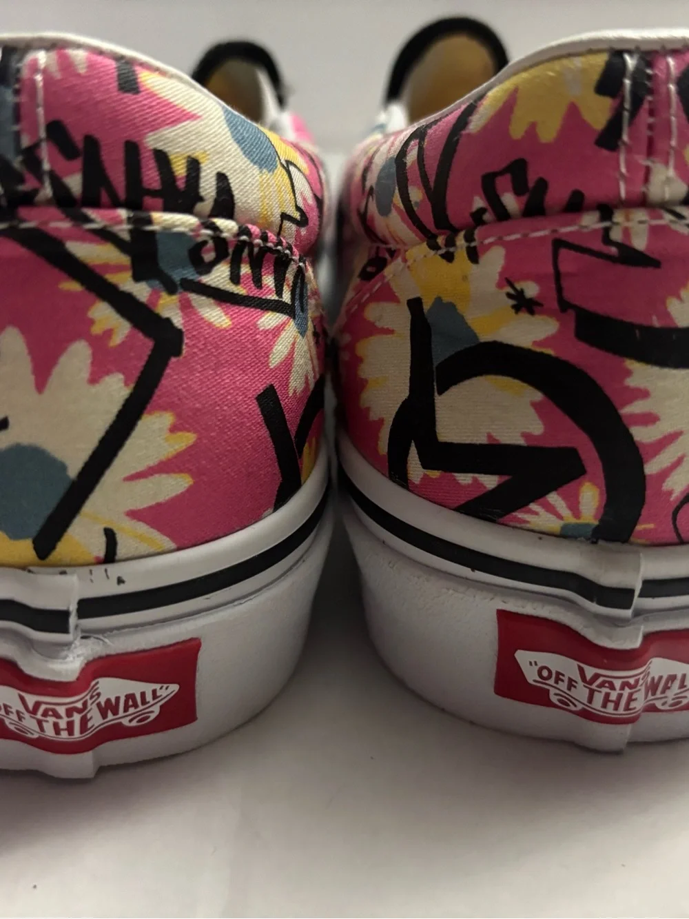New! Vans off the wall slip on canvas shoes pink graffiti size M6.5/W8